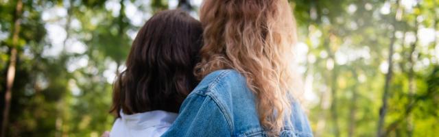 Jongeren knuffel