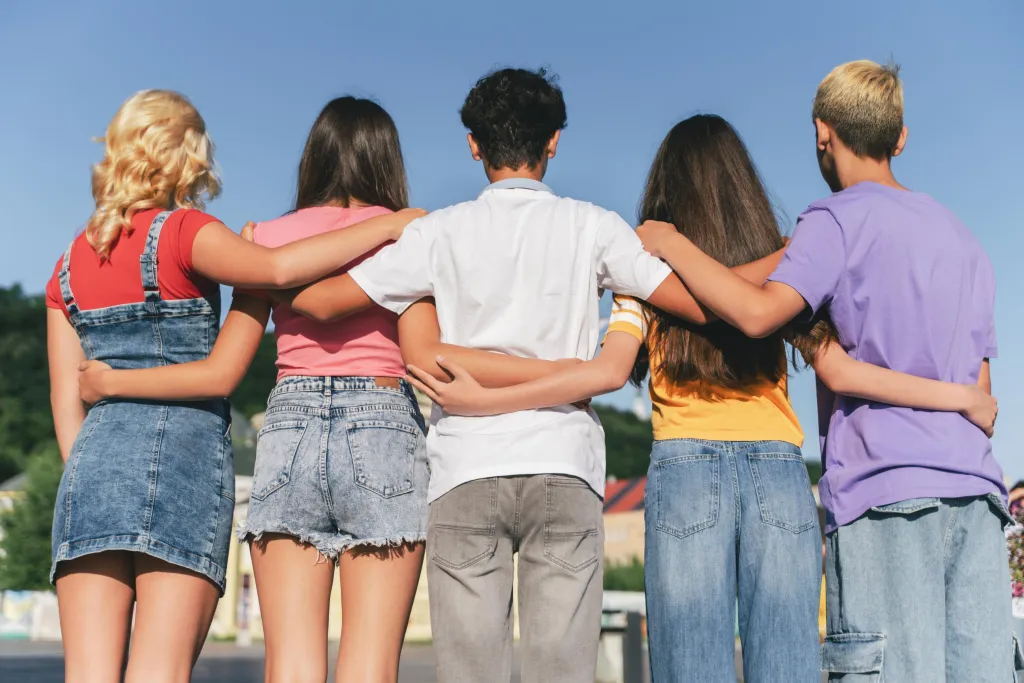 Kinderen knuffelen
